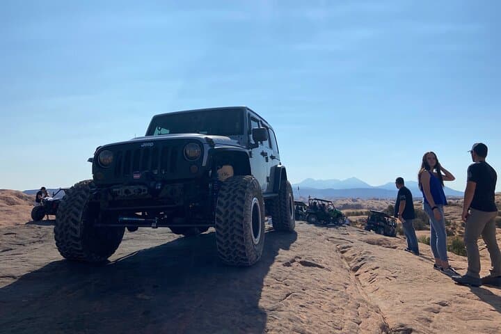 Conquer Moab’s Hell’s Revenge: Private 4WD Jeep Tour Through Slickrock Terrain
