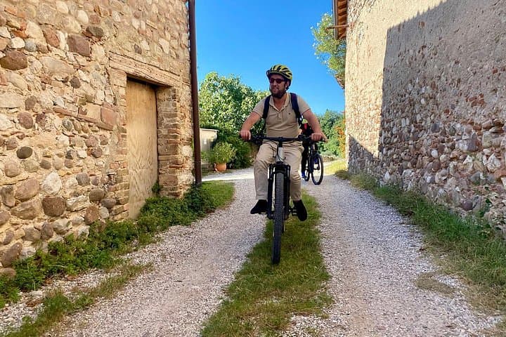 E-Bike Tour & Wine Tasting from Pastrengo: Cycle Forts, Vineyards & Lake Garda Views photo 4