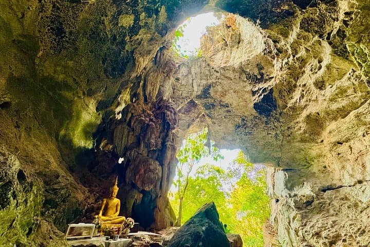 Private Guided Rainbow Cave, Ob Khan Canyon & Lanna Temple Tour from Chiang Mai photo 3