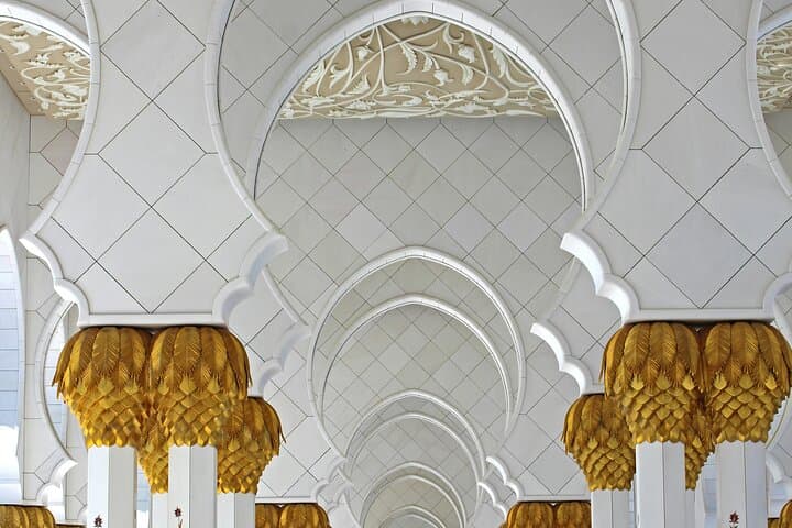 Private Abu Dhabi Day Tour: Sheikh Zayed, Louvre & Emirates Palace photo 4