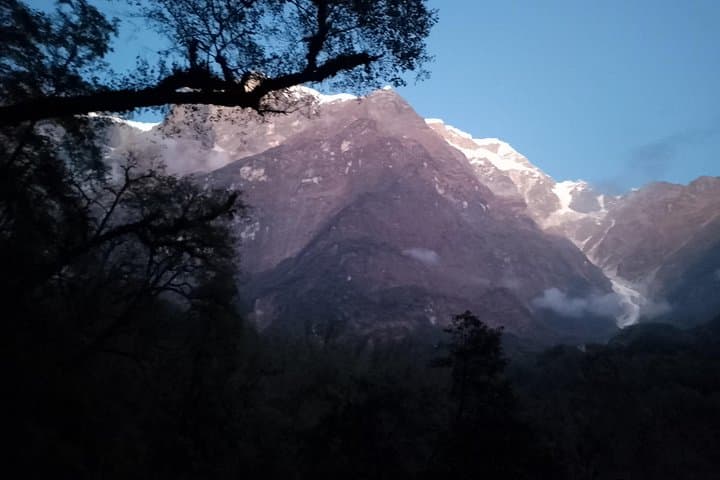 Kapuche Glacier Lake Trek: 2-Day Sikles Trek from Pokhara