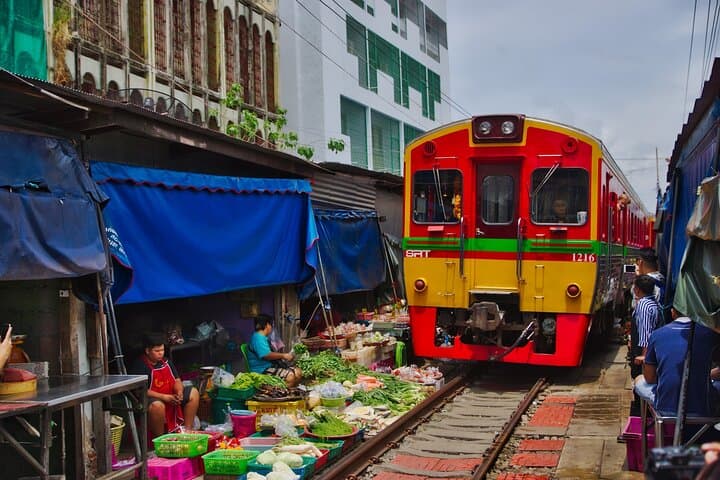 From Bangkok to Hua Hin: Maeklong Railway & Damnoen Saduak Floating Market Day Tour