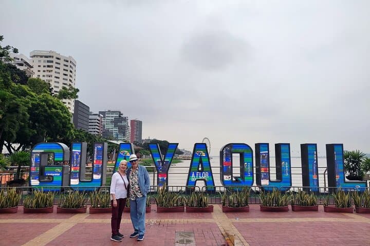 Guayaquil City Tour: Seminario Park, Malecón & Santa Ana Hill Panorama