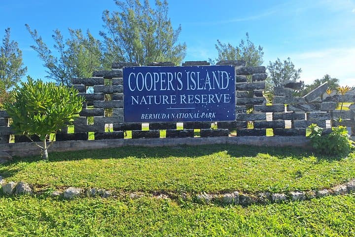 Bermuda Island Sightseeing, Shopping & Beach Tour from West to East