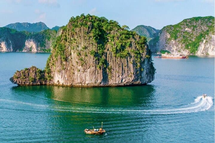 Lan Ha Bay Full-Day Boat Tour: Kayak Cai Beo, Swim Ba Trai Dao & Sunset Cruise photo 2