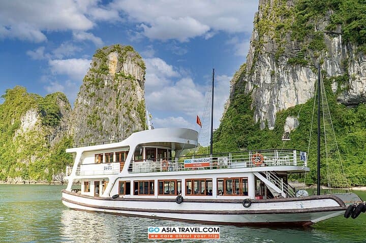 Halong Bay One-Day Cruise from Hanoi — Seafood, Kayaks & Titop Island photo 3