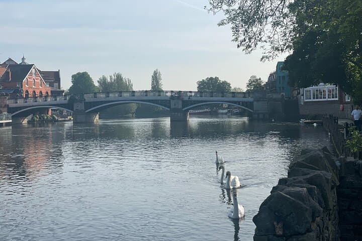 Windsor Small-Group Private Tour: Castle Visit, Thames Cruise & Ivy Brunch photo 4