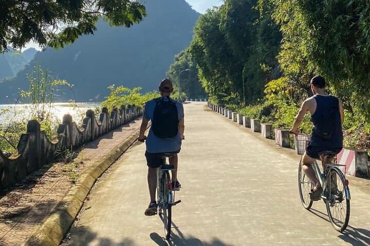 Full-Day Trek and Kayak: Cat Ba National Park & Lan Ha Bay Adventure photo 2