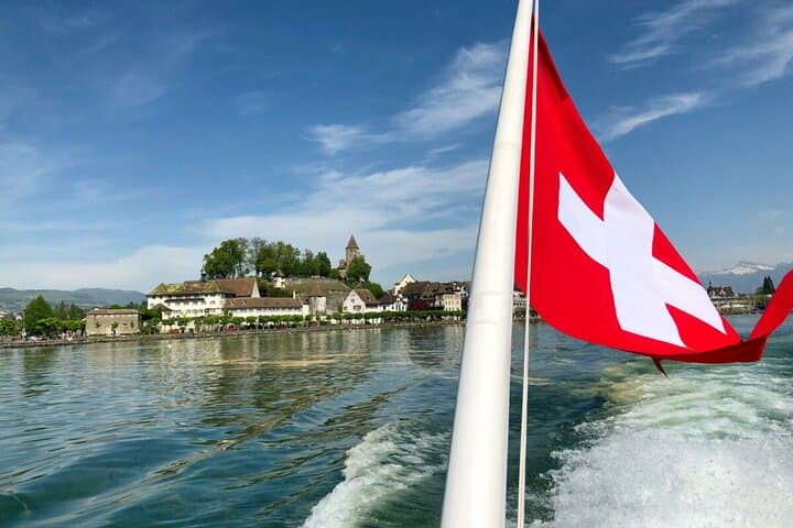 Zurich to Rapperswil & Ufnau Island — Lake Zurich Day Trip through Roses and History photo 5
