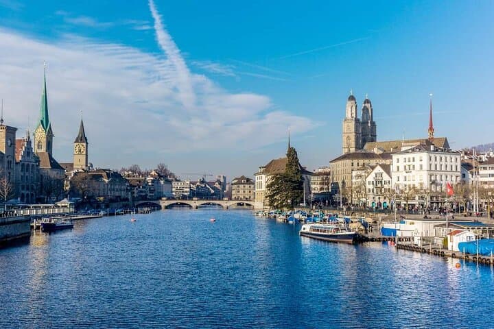 Zurich to Rapperswil & Ufnau Island — Lake Zurich Day Trip through Roses and History photo 6