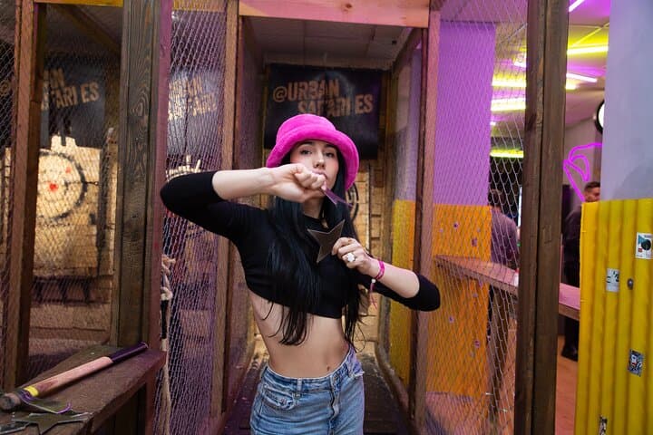 Axe Throwing in Madrid: 2-Hour AXEpert Session for Groups