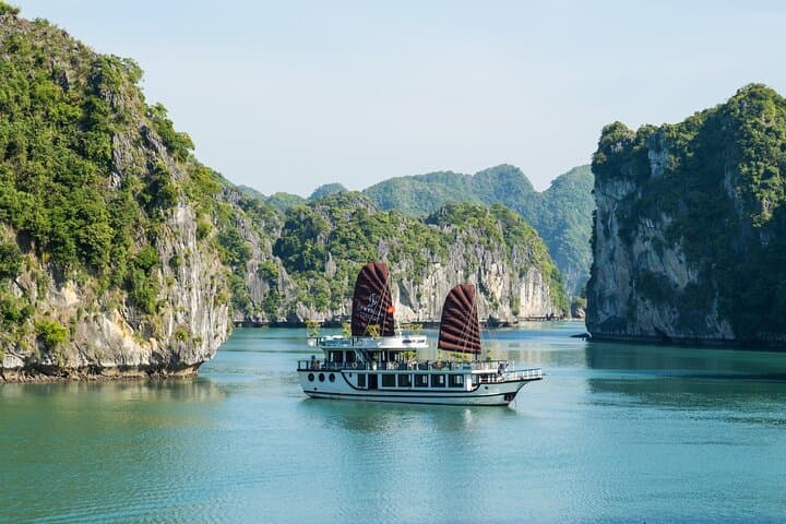 Lan Ha Bay Full-Day Cruise from Cat Ba: Kayak, Swim & Explore Dark Cave