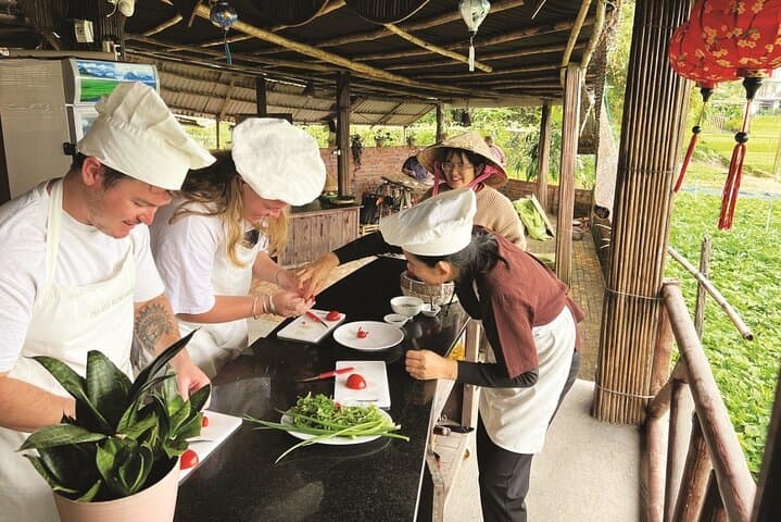 Tra Que Herb Village Farming and Cooking Class in Hoi An