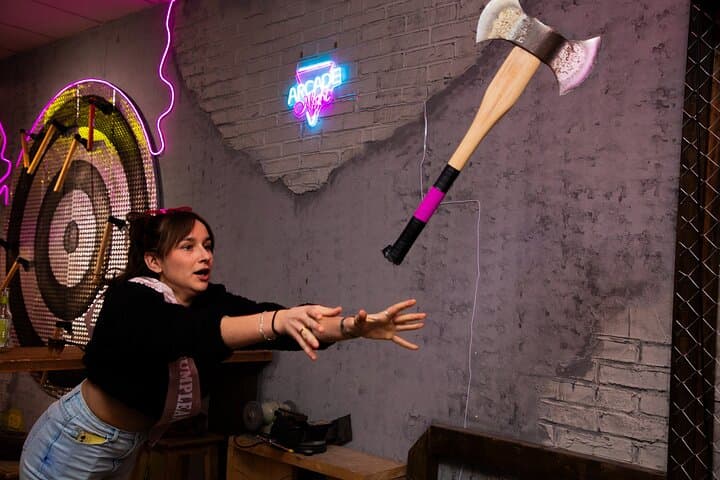 Axe Throwing Birthday Session in Madrid — 2-Hour Urban Axe Bar Experience photo 3