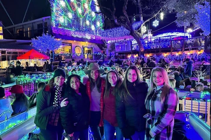 Lake Austin Lights Shared Boat Cruise: Mozart's Holiday Light Show