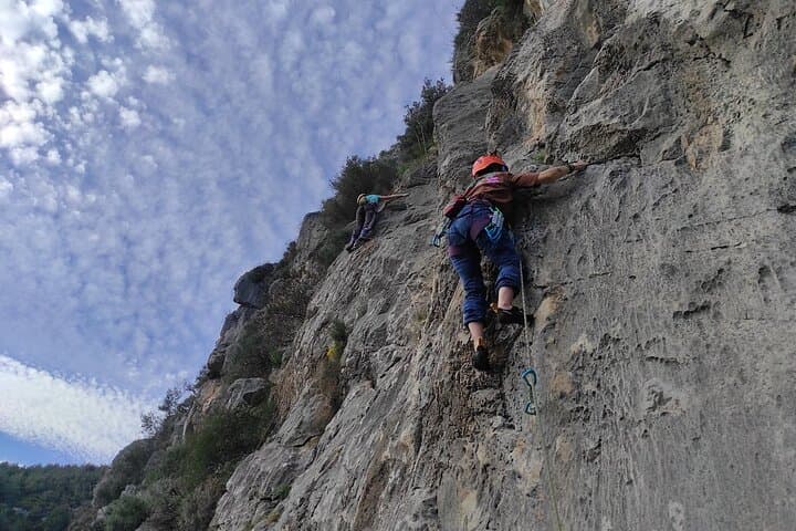 All-Day Guided Rock Climbing Near Izmir — Multi-Grade Cliffs at Kaynaklar, Sarıkaya & Gökdere photo 3