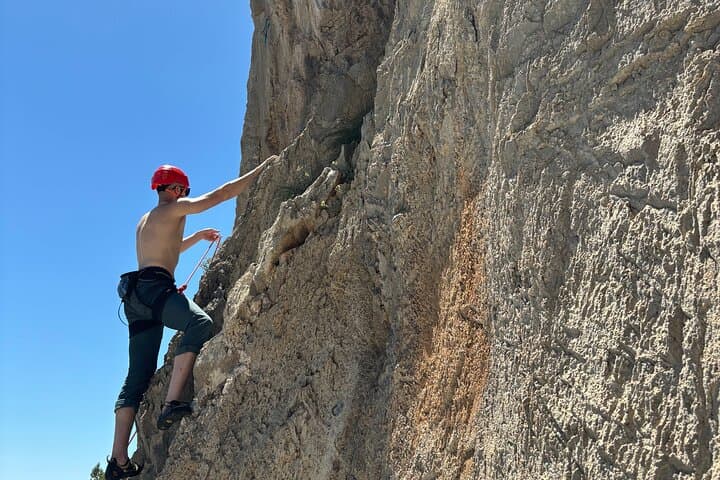All-Day Guided Rock Climbing Near Izmir — Multi-Grade Cliffs at Kaynaklar, Sarıkaya & Gökdere photo 6