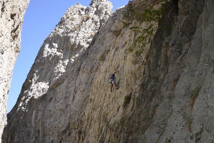 All-Day Guided Rock Climbing Near Izmir — Multi-Grade Cliffs at Kaynaklar, Sarıkaya & Gökdere photo 5