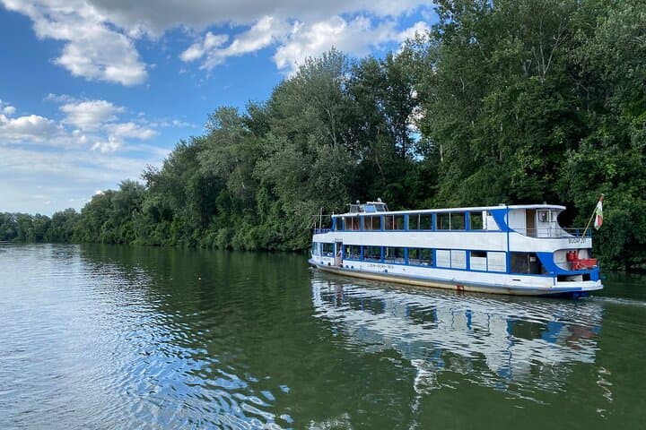 Two-Day Tokaj Boat Trip, City Tour & Wine Tasting on the Bodrog