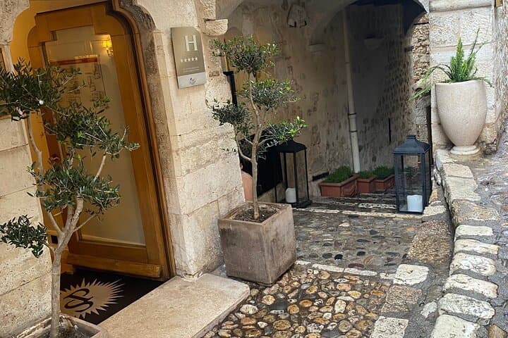 Alpes-Maritimes Private Day Tour: Antibes, St-Paul-de-Vence & Cannes photo 5