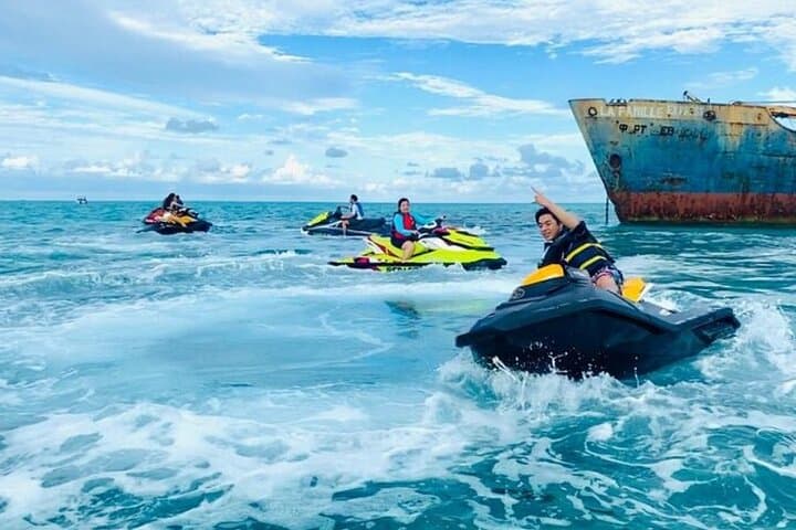 Private 1-Hour Famous Shipwreck Jetski Tour in Providenciales photo 3