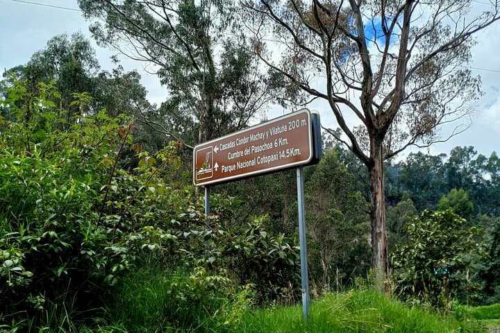 Quito Waterfalls Private Tour: Rio Pita & Condor Machay Hike photo 2