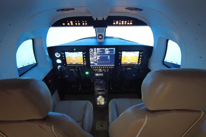 Earn Your Wings: Aeroplane Flight Experience & Simulators in Riga