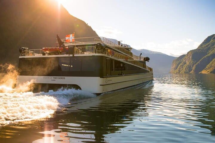 Private Premium Nærøyfjord Cruise and Flåm Railway from Bergen