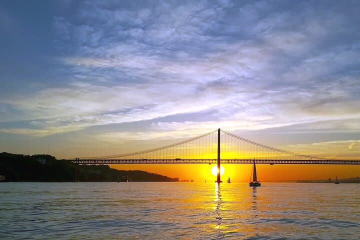 Lisbon Sunset Sailing on the Tagus: 2-Hour Small-Group Cruise with Drinks