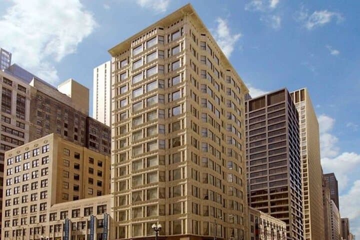 Chicago Loop Art Deco Private Walking Tour — 1920s Architecture & Jazz Age Facades photo 3