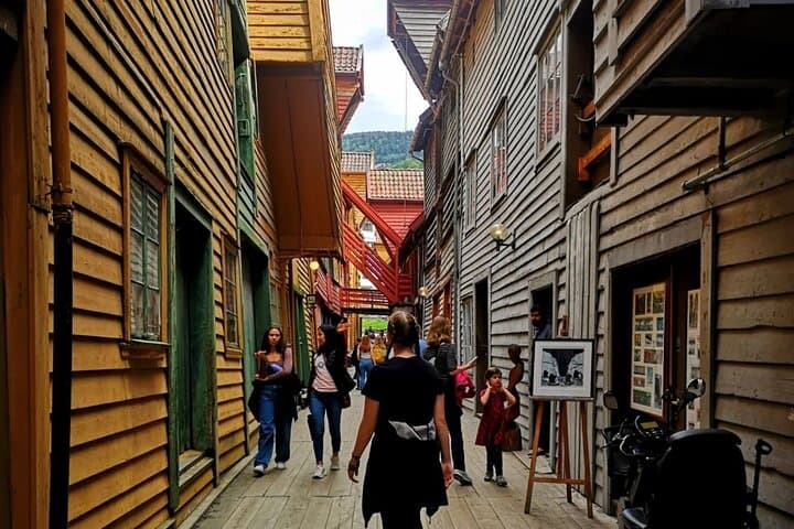 Private Guided Bergen City Sightseeing: Personalized Tour of Bryggen, Fløyen & Fantoft photo 4