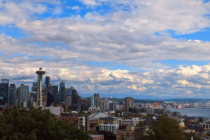 Seattle Scavenger Hunt Walking Tour: Pike Place, Space Needle & Waterfront Adventure