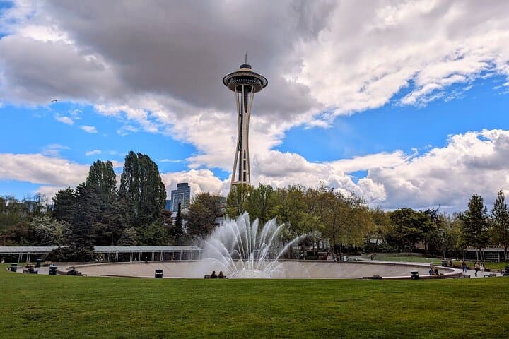 Seattle Scavenger Hunt Walking Tour: Pike Place, Space Needle & Waterfront Adventure photo 2