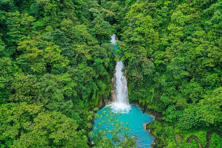 Hike Río Celeste: Tenorio Volcano’s Light-Blue River and Waterfall