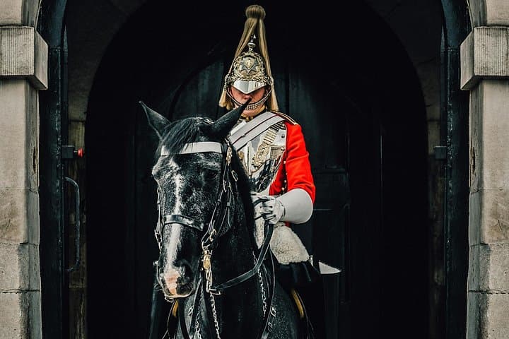 Changing of the Guard and London Landmarks Walking Tour — Buckingham Palace Experience photo 4