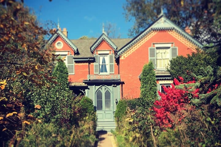 Cabbagetown Walking Tour: Victorian Homes, Riverdale Farm & The Necropolis
