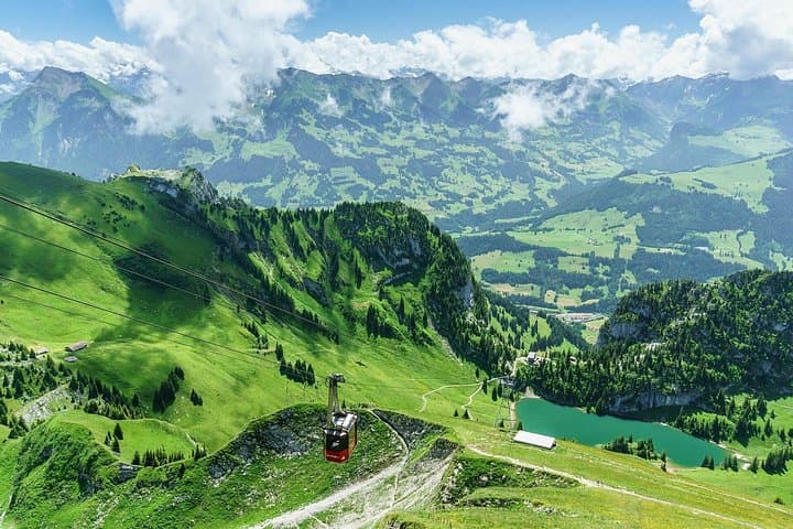 One-Day Scenic Swiss Experience: Stockhorn, GoldenPass & Montreux photo 2