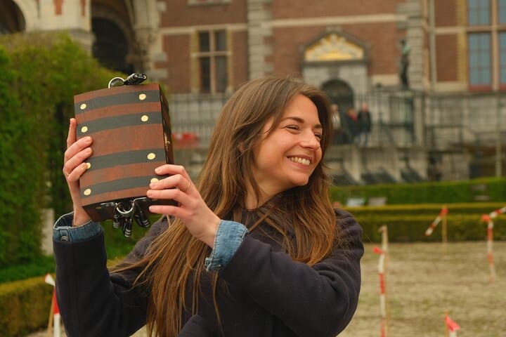 Amsterdam Treasure Hunt: Interactive City Challenge through Dam Square & Oude Kerk
