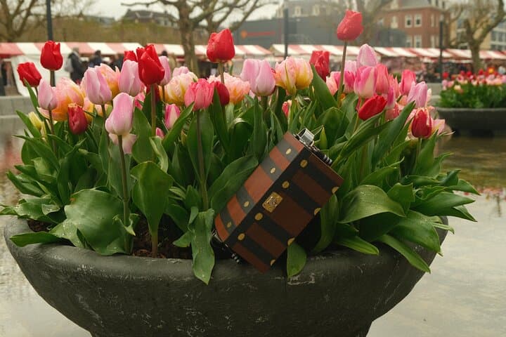 Amsterdam Treasure Hunt: Interactive City Challenge through Dam Square & Oude Kerk photo 3
