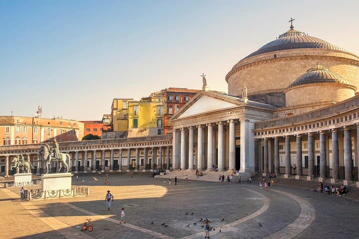 Naples Historic Center Walking Tour with Lunch — Piazza Municipio to Spaccanapoli photo 2