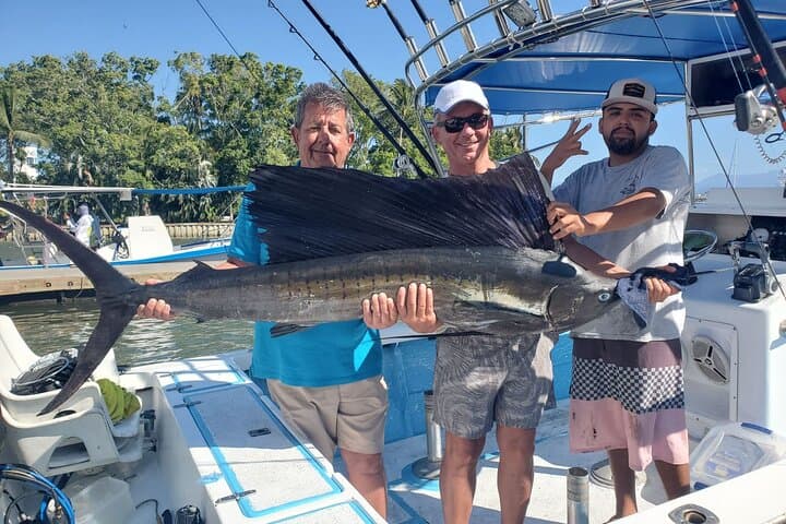 Bay Fishing & Onboard Ceviche: 4-Hour Private Fishing Trip in Puerto Vallarta