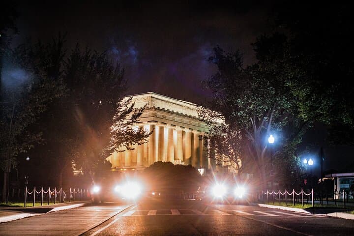 National Mall Night Tour: Monuments, Museums & Washington Monument Tickets photo 6