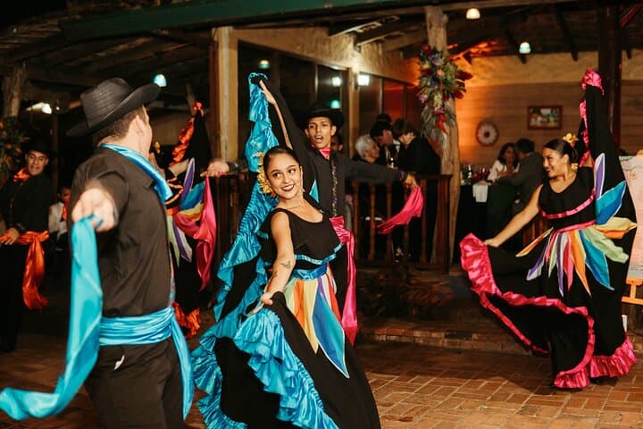 Dinner and Traditional Dance at San José's Best Viewpoint