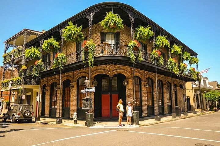 Shadows and Spells: Voodoo, Vampire & Witch Walking Tour in New Orleans' French Quarter