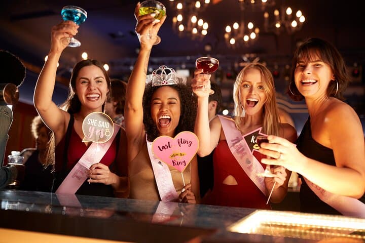 Ocean Drive Bachelorette Bar Crawl: South Beach Nightlife Guide