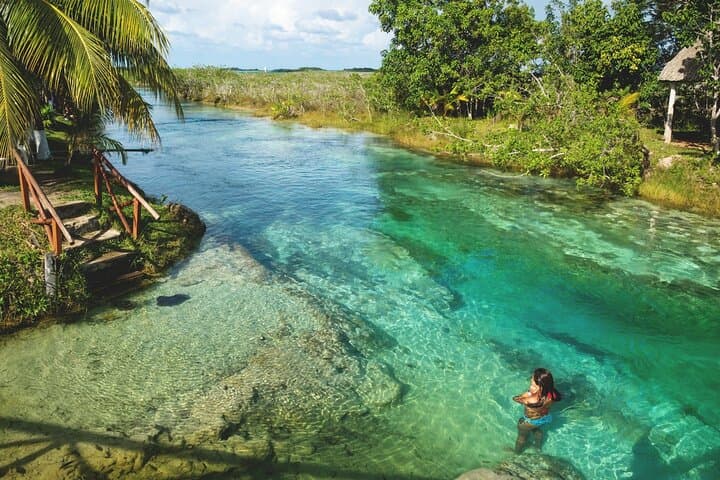 Pontoon Boat Ride through Bacalar Lagoon – Laguna de Siete Colores Day Tour photo 2