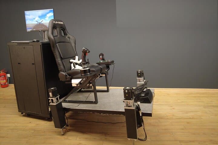 Earn Your Wings: Aeroplane Flight Experience & Simulators in Riga photo 6