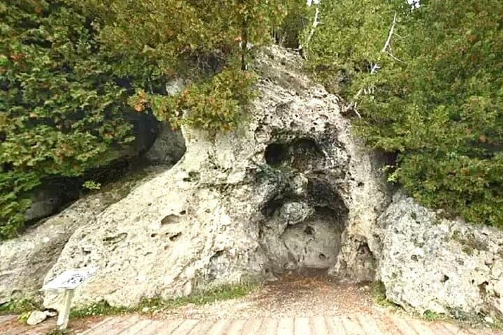 Scenic Mackinac Island Cycling Tour: Self-Guided Audio Loop Around the Island photo 6