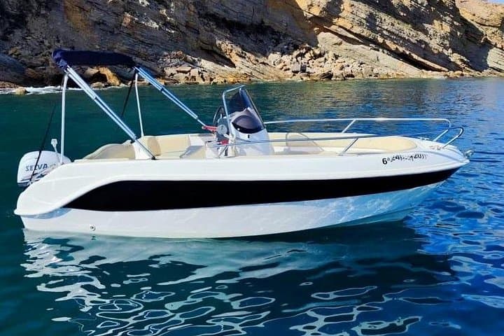 Skipper a Marinelo: 4-Hour License-Free Boat Rental in Torrevieja photo 1