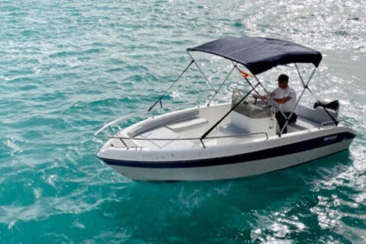 Skipper-for-a-Day: 4-Hour License-Free Boat Rental in Torrevieja photo 1